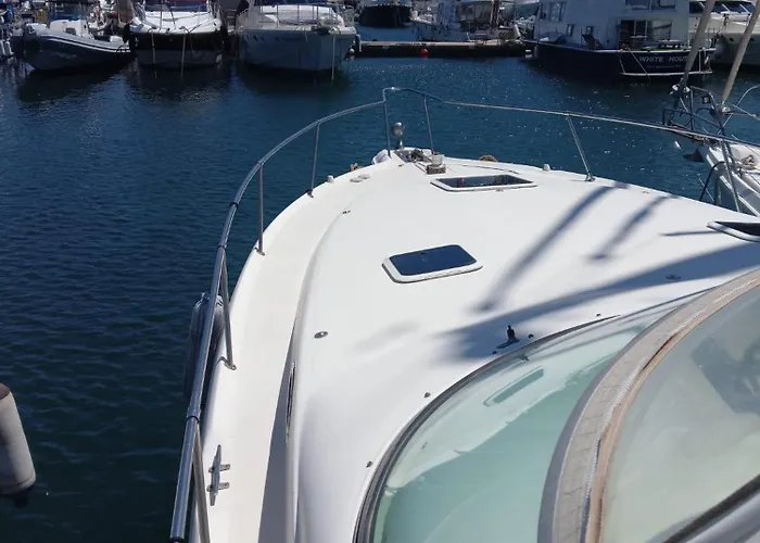 Diagonal Mar Sailboat