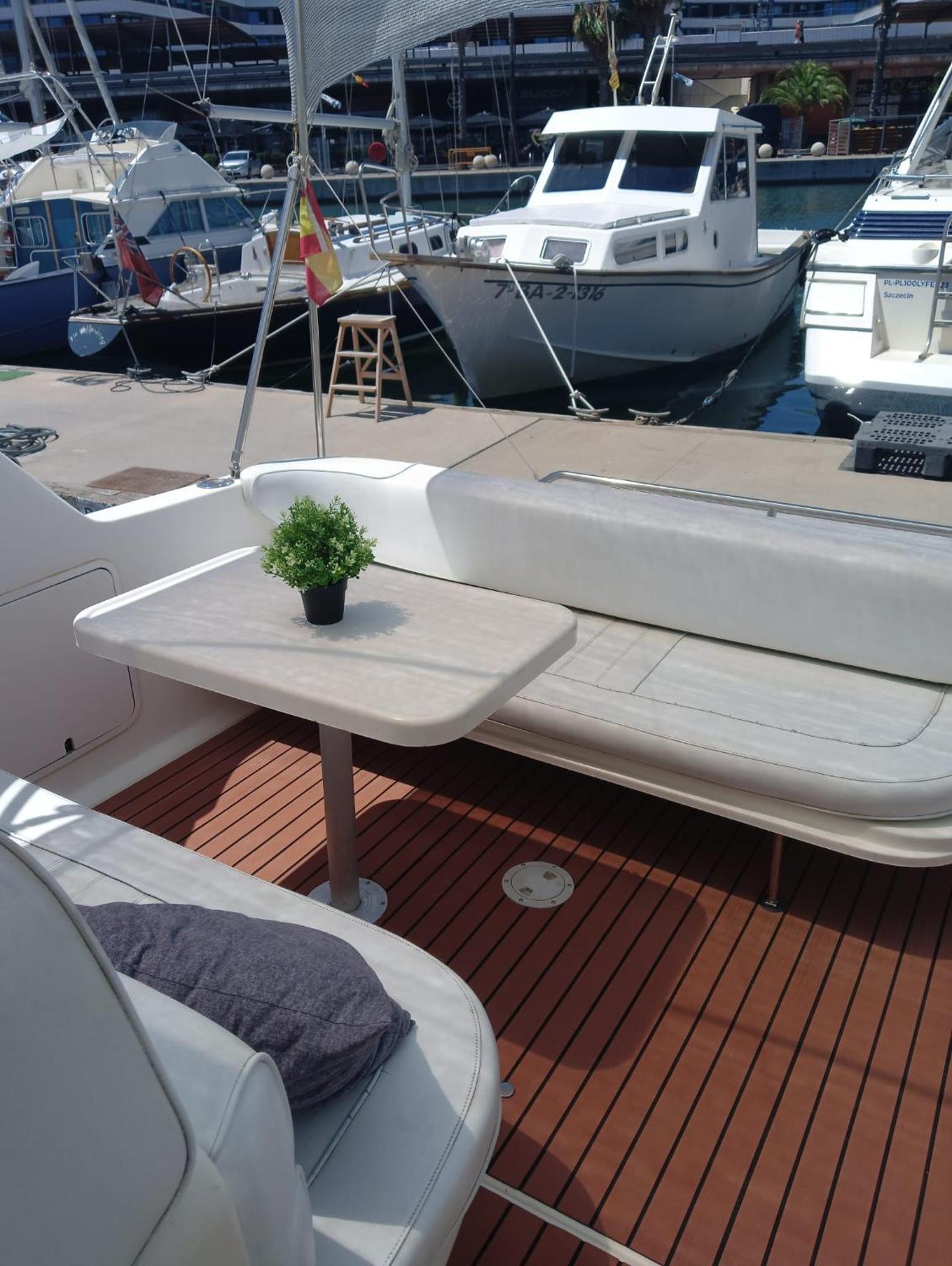 Botel Diagonal Mar Sailboat *